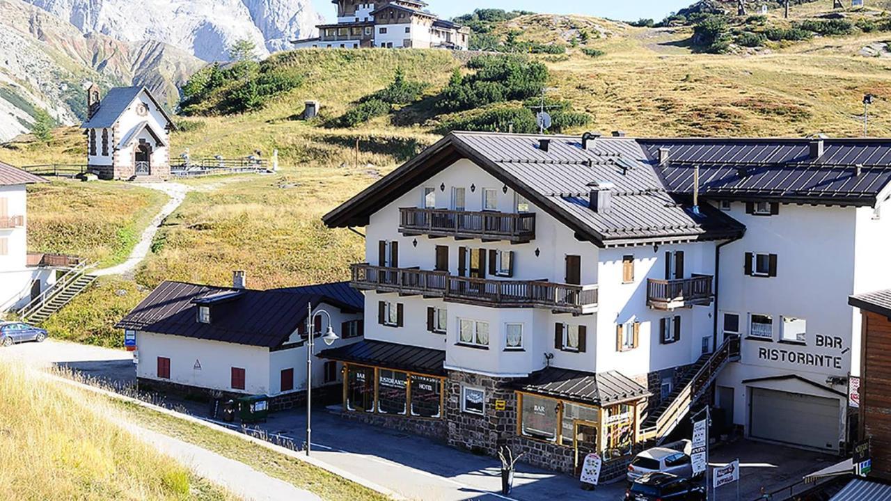 Hotel Alpenrose Passo Rolle Exterior photo