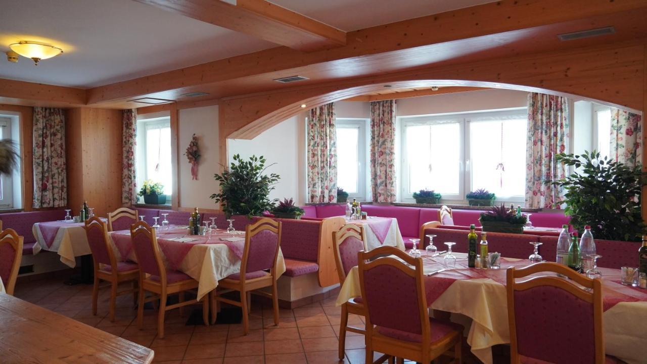 Hotel Alpenrose Passo Rolle Exterior photo